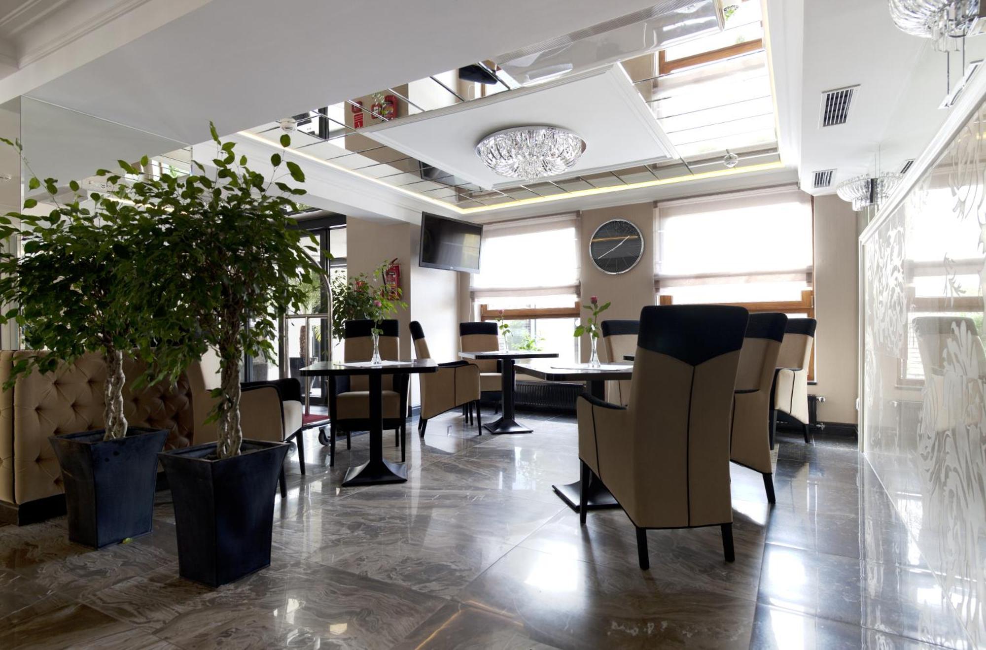 M Hotel 소스노비크 외부 사진