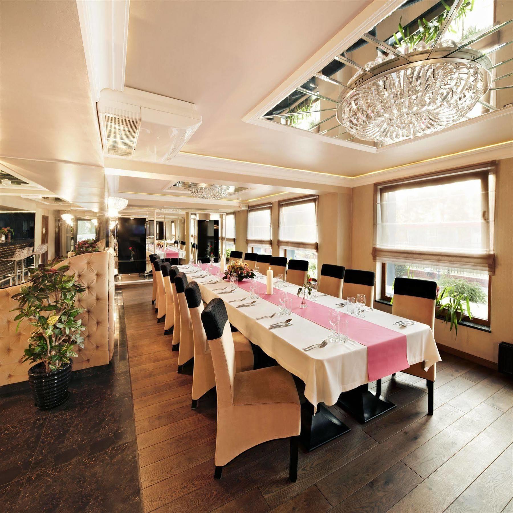 M Hotel 소스노비크 외부 사진