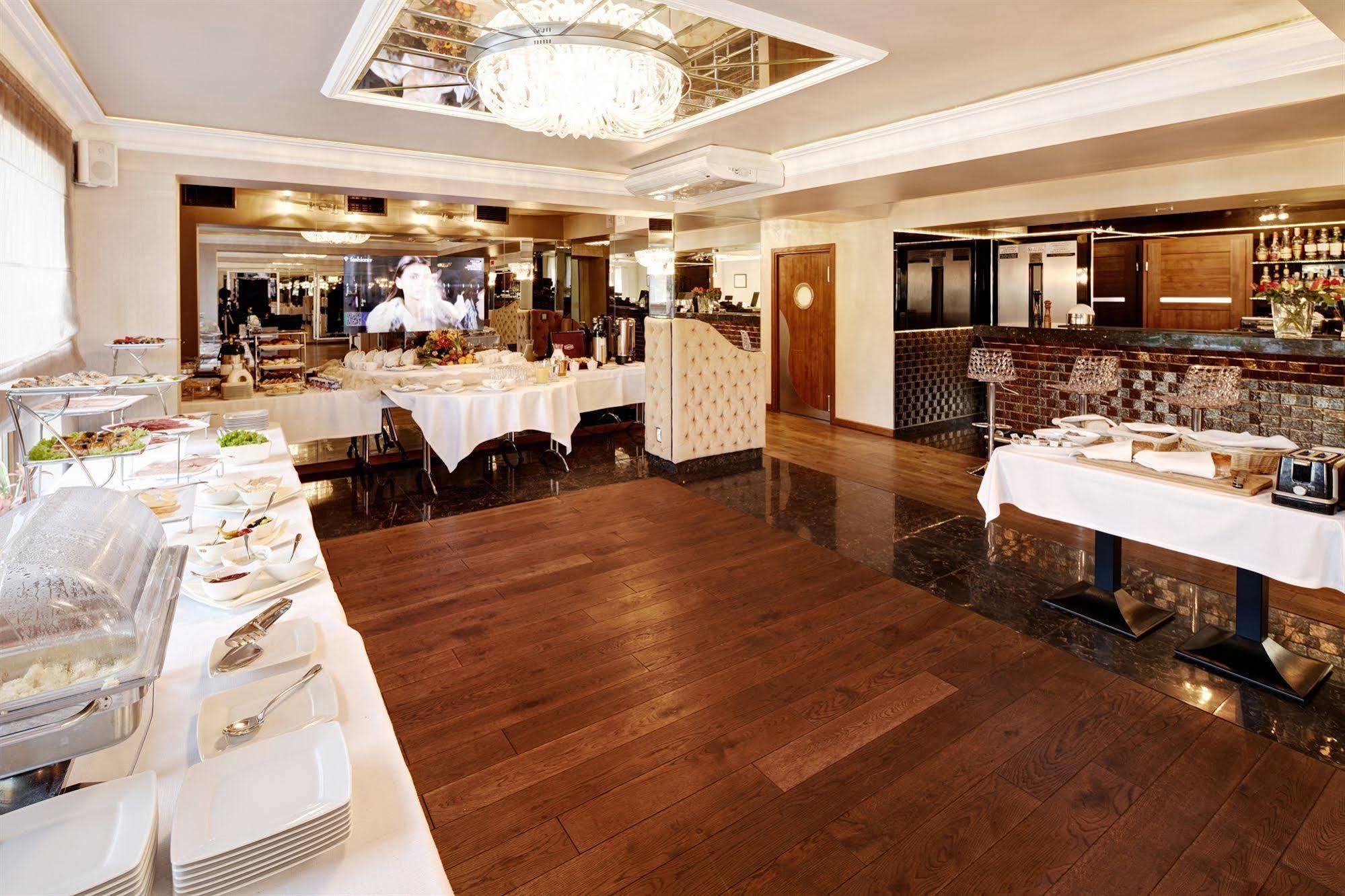M Hotel 소스노비크 외부 사진